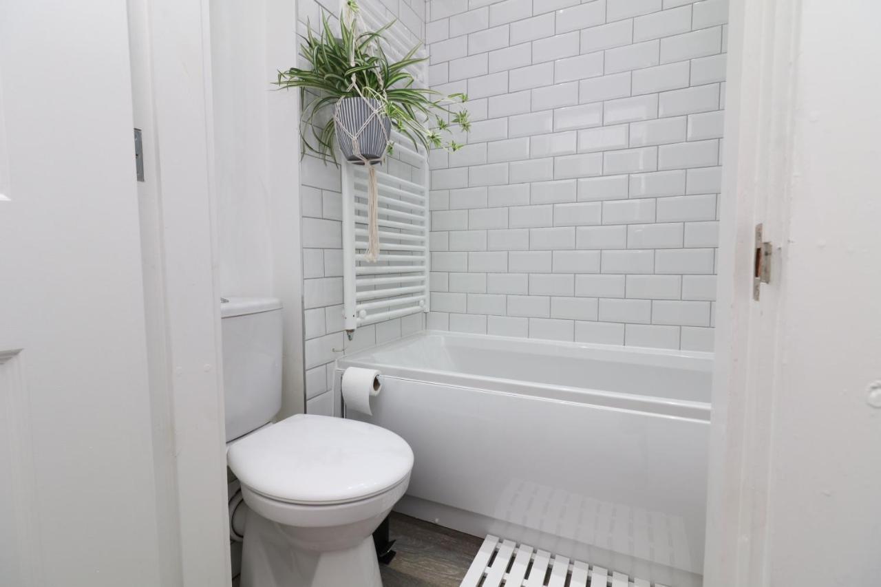 Hope House Apartments Честер Экстерьер фото